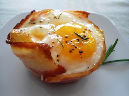 Tacitas de Tocino, Queso y Huevo