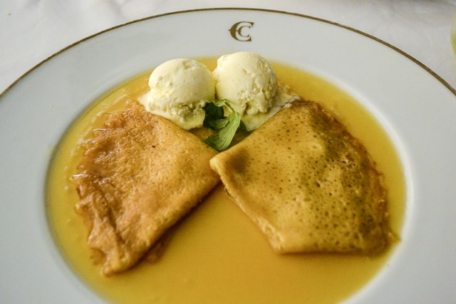 Crepes suzette y helado de vainilla casero